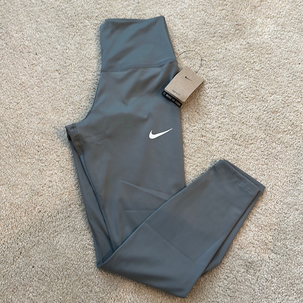 Nike Women’s High-Wasted Cropped Leggings, tights